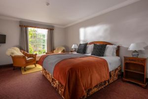 Knipoch Hotel