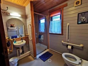 Glen Bay Hot Tub And Rescue Animal Farm Stay