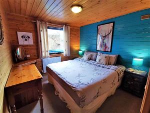 Glen Bay Hot Tub And Rescue Animal Farm Stay
