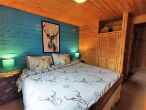 Glen Bay Hot Tub And Rescue Animal Farm Stay