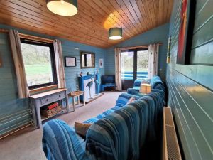 Glen Bay Hot Tub And Rescue Animal Farm Stay